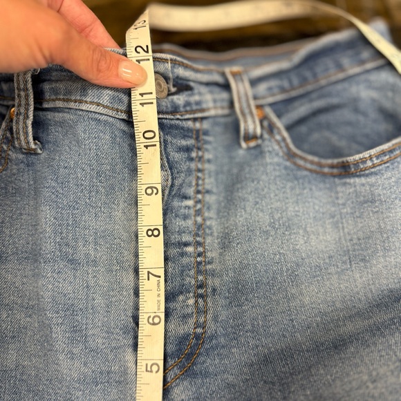Levi's® Women's High-Rise Wedgie Straight
Cropped Jeans 31 - Picture 9 of 11